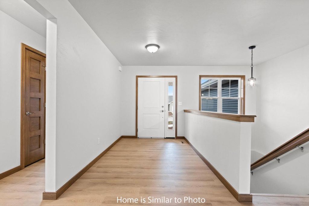 Photo of 1711 Betty Jean LANE, Green Bay, WI 54313 (MLS # 50318837)