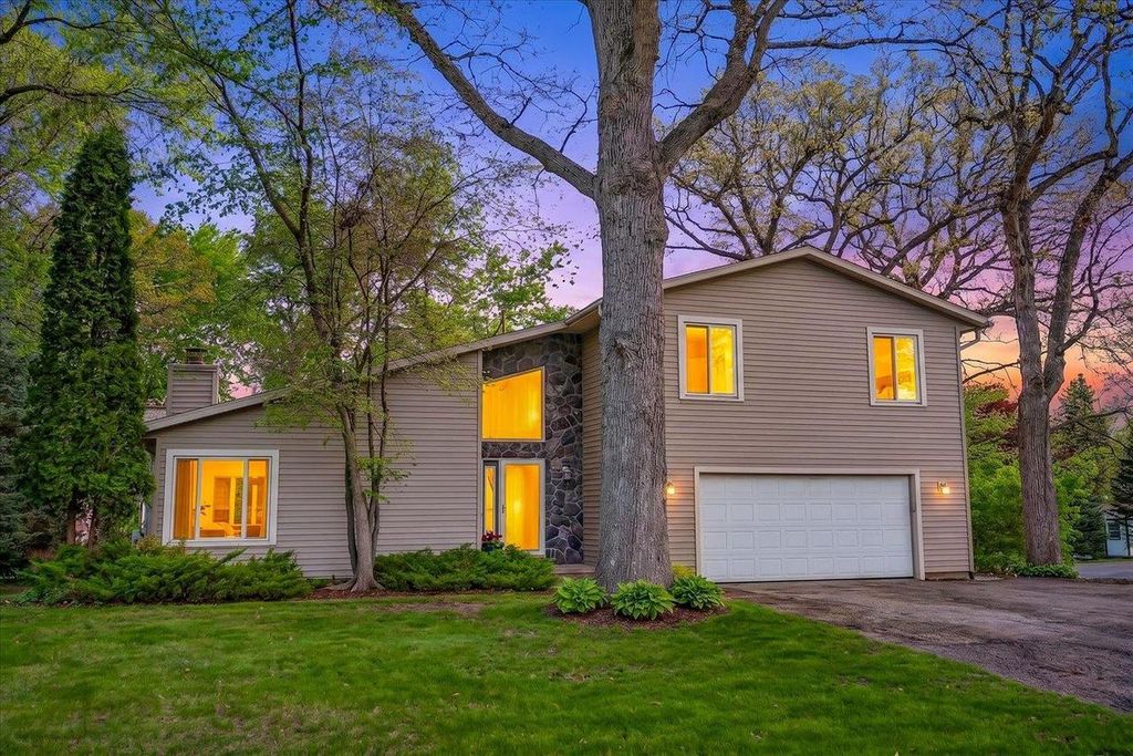 Photo of 4514 Meadow Wood CIRCLE, Deforest, WI 53532 (MLS # 2017674)