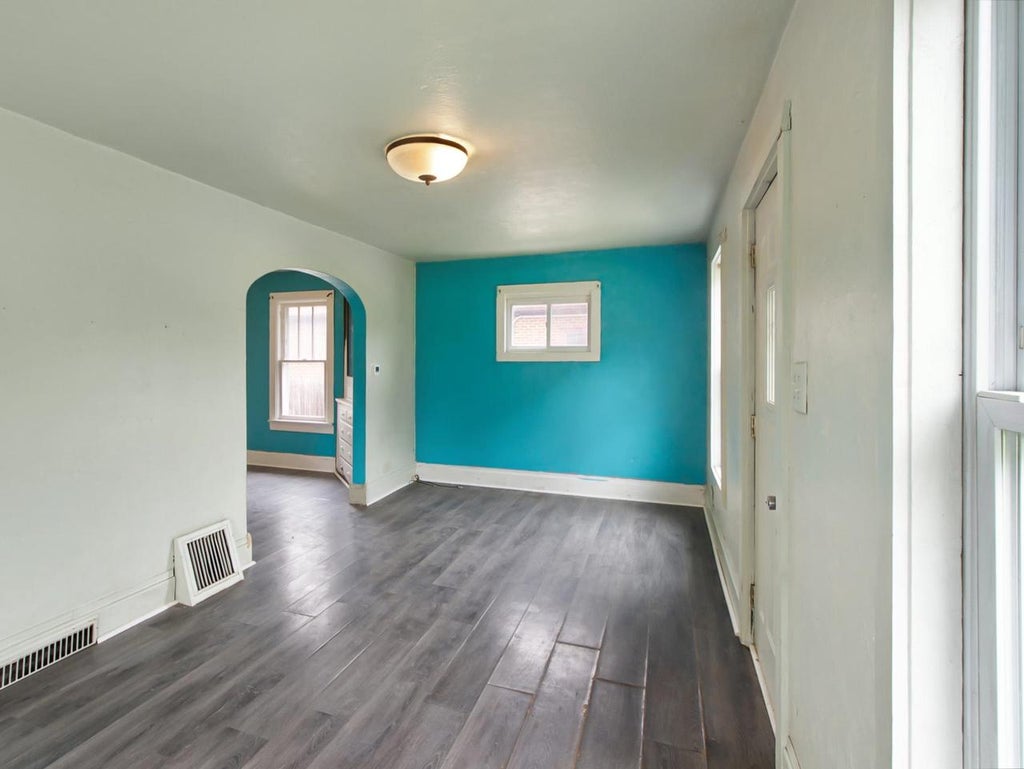 Photo of 1405 S van Buren STREET, Green Bay, WI 54301 (MLS # 50332843)