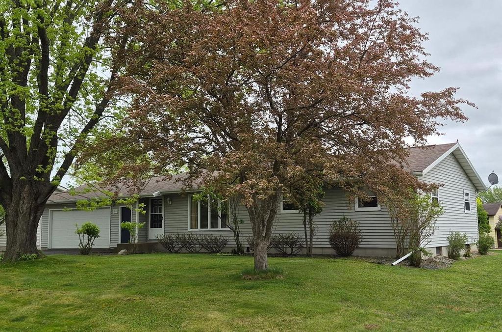 Photo of 1300 E 20th STREET, Marshfield, WI 54449 (MLS # 22602243)