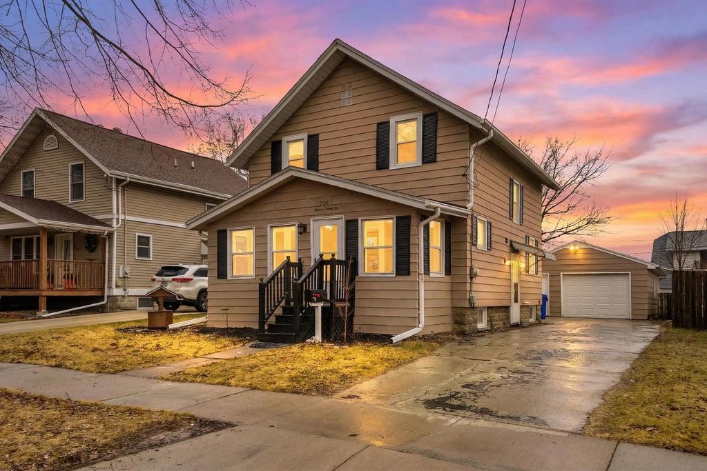Photo of 726 W Summer STREET, Appleton, WI 54914 (MLS # 50321373)