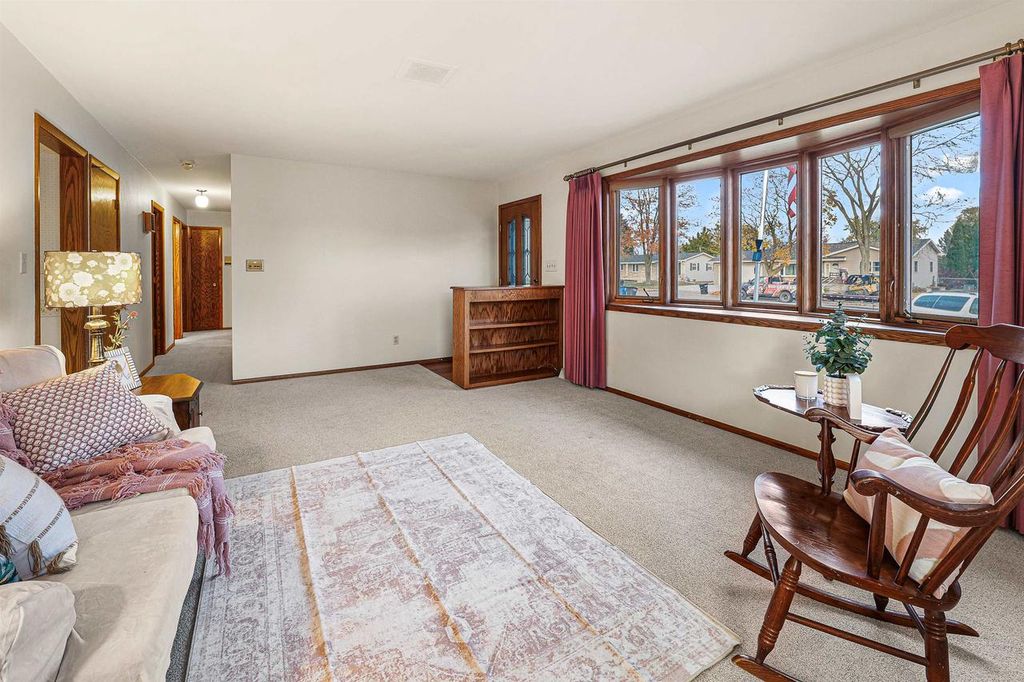 Photo of 927 Reichow STREET, Oshkosh, WI 54902 (MLS # 50318077)