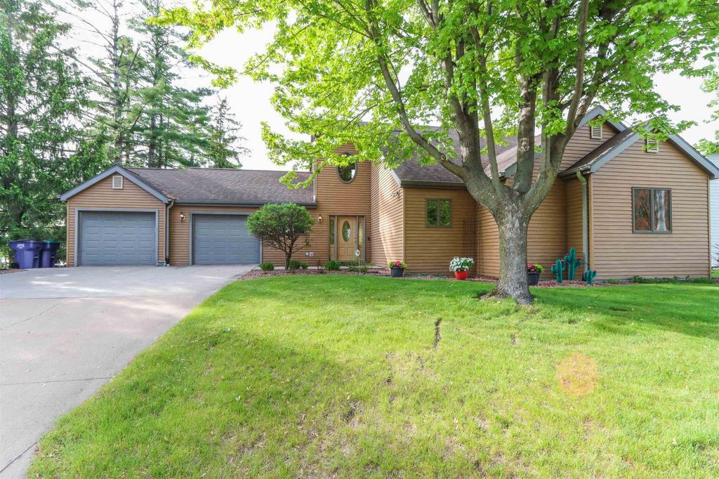 Photo of N2783 County Road Qq, Waupaca, WI 54981 (MLS # 50326106)