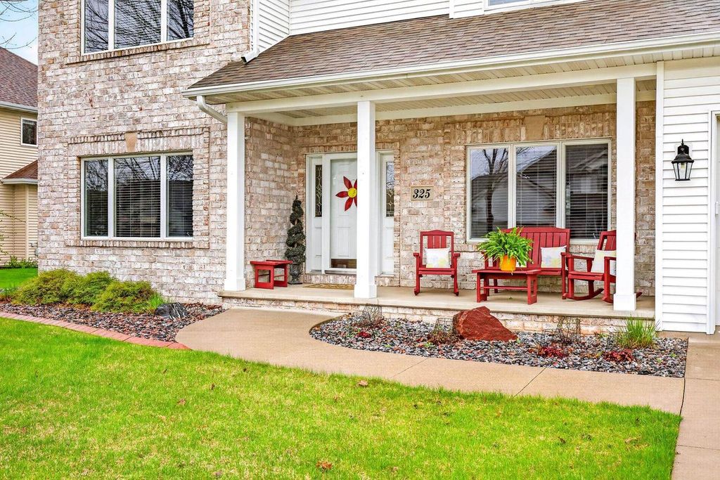 Photo of 325 E Stratford LANE, Appleton, WI 54913 (MLS # 50324638)