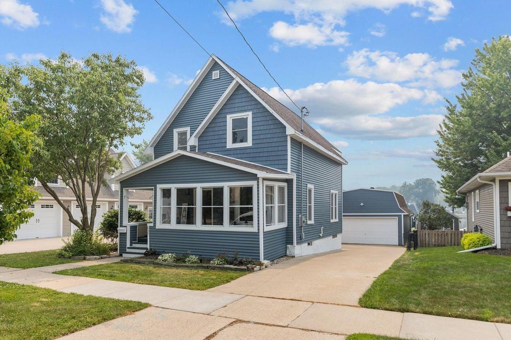 Photo of 537 Broad STREET, Menasha, WI 54952 (MLS # 50331256)