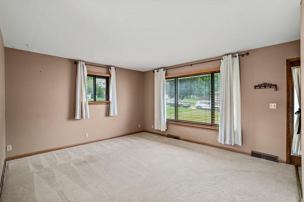 Photo of 114 Carpenter COURT, Mukwonago, WI 53149 (MLS # 1936689)