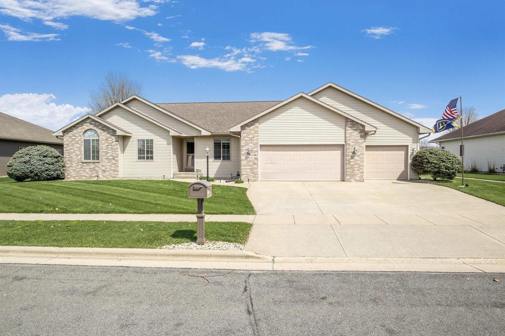 Photo of 2012 Cherokee DRIVE, Prairie Du Sac, WI 53578 (MLS # 2021348)