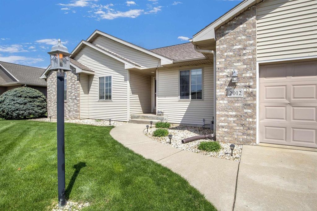 Photo of 2012 Cherokee DRIVE, Prairie Du Sac, WI 53578 (MLS # 2021348)