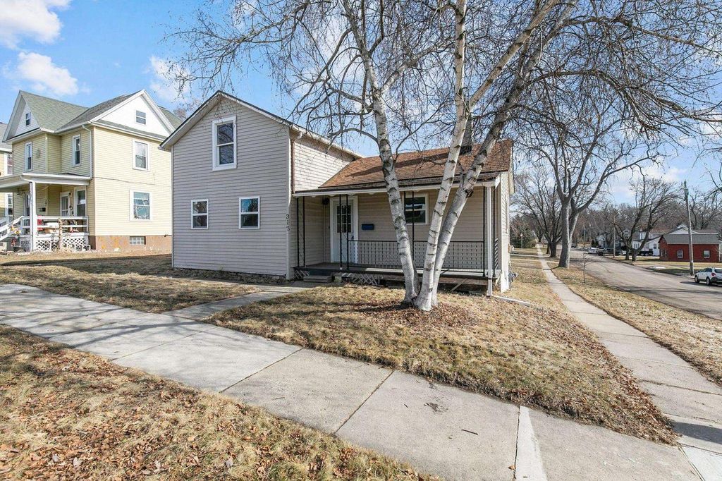 Photo of 313 S Lincoln AVENUE, Beaver Dam, WI 53916 (MLS # 50321246)