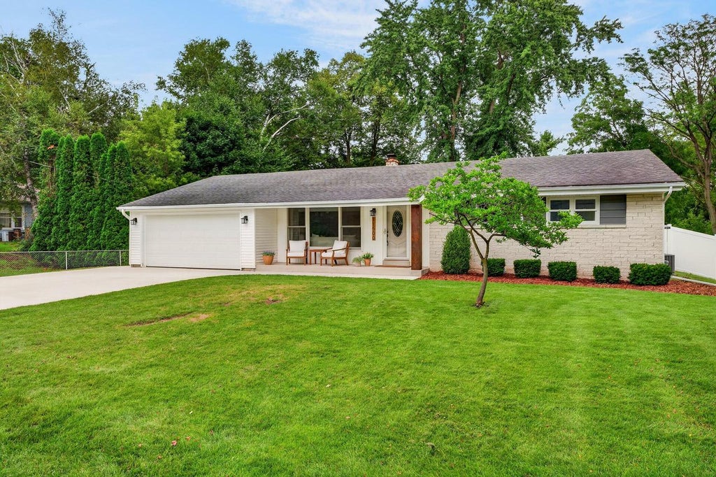 Photo of 11500 N Buntrock AVENUE, Mequon, WI 53092 (MLS # 1979420)