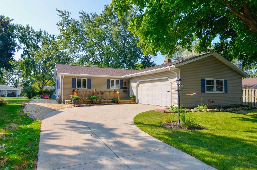 Photo of 209 Grand AVENUE, Brillion, WI 54110 (MLS # 50314895)