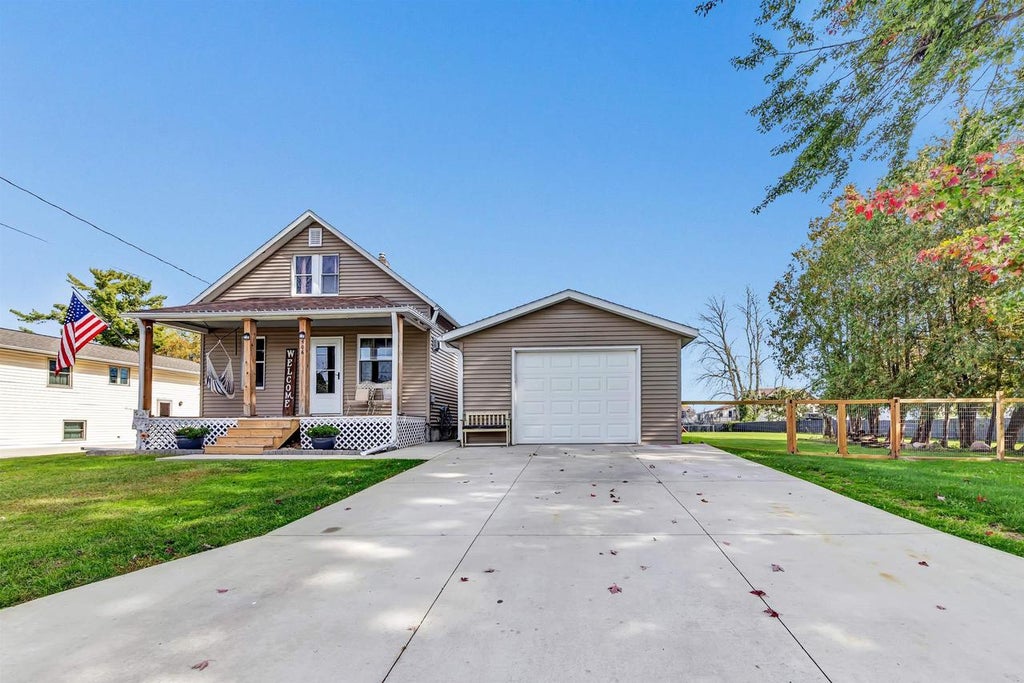 Photo of 506 Pine STREET, Pulaski, WI 54162 (MLS # 50333539)