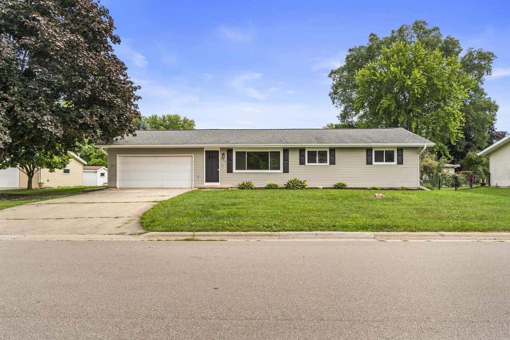 Photo of 209 N 7th AVENUE, Winneconne, WI 54986 (MLS # 50331001)