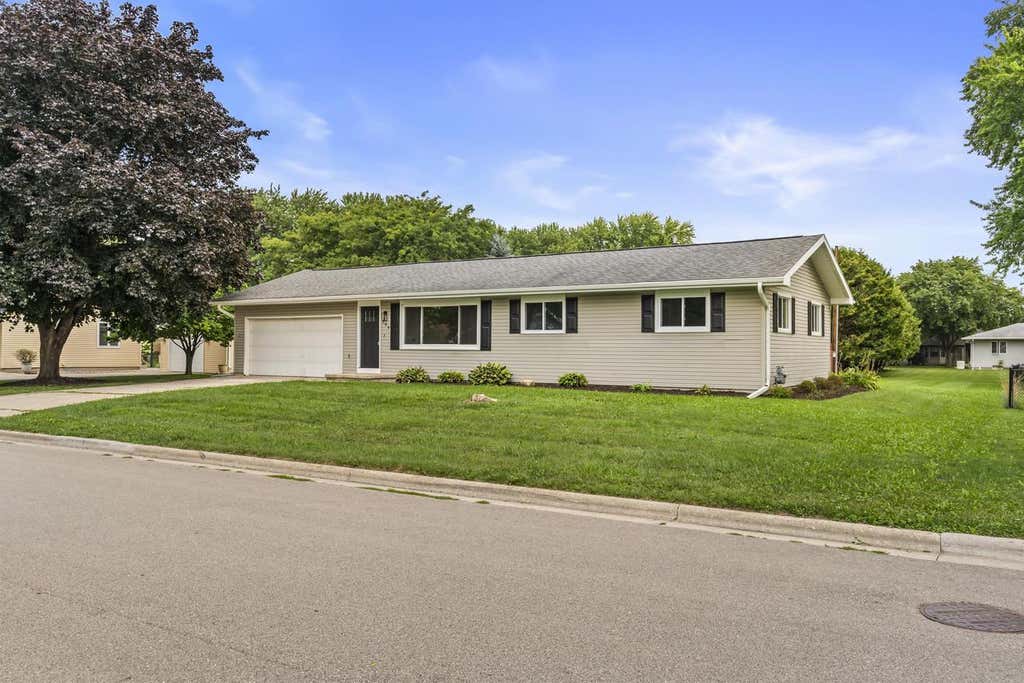 Photo of 209 N 7th AVENUE, Winneconne, WI 54986 (MLS # 50331001)
