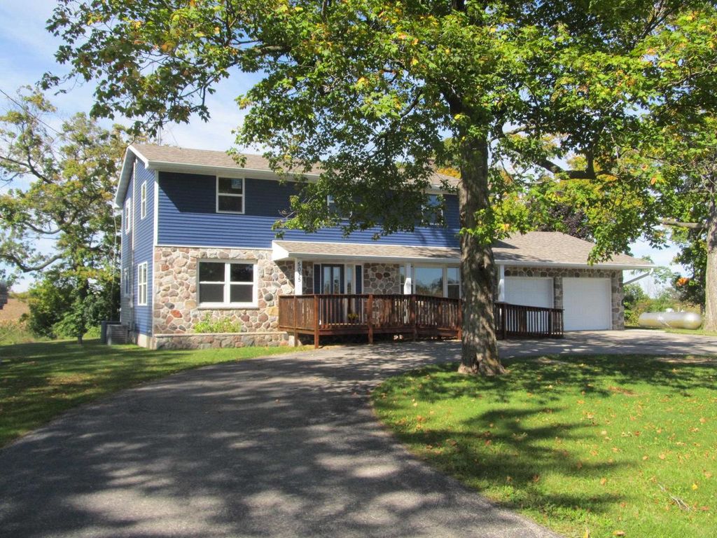 Photo of W226N2020 Cedar Lane LANE #1002, Pewaukee, WI 53072 (MLS # 1944347)