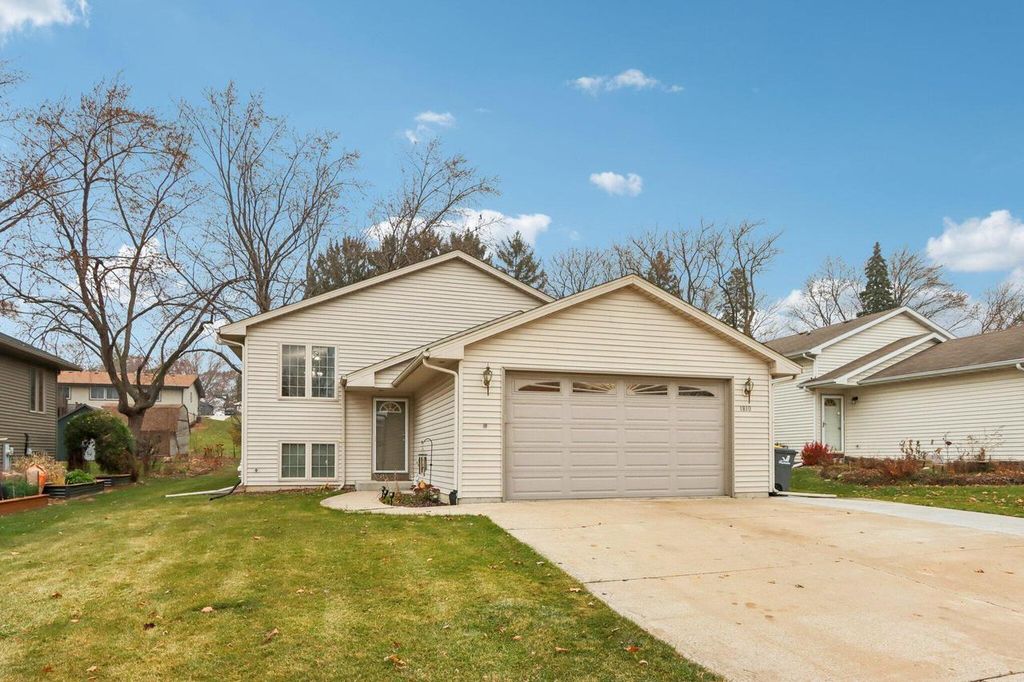 Photo of 1810 Patricia LANE, Waukesha, WI 53188 (MLS # 1943937)