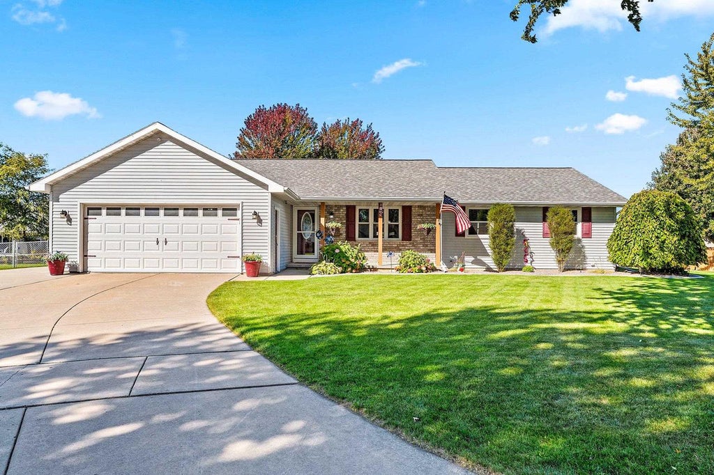 Photo of 3123 W Ottertail COURT, Green Bay, WI 54311 (MLS # 50334028)