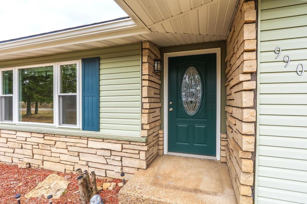 Photo of 990 Okeefe DRIVE, Kronenwetter, WI 54455 (MLS # 22601426)