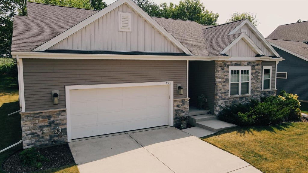 Photo of 9523 Lost Pine TRAIL, Verona, WI 53593 (MLS # 2028618)