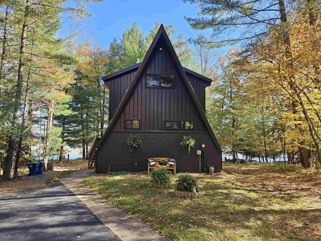 Photo of 160 Lake Shore DRIVE, Iola, WI 54945 (MLS # 50334504)