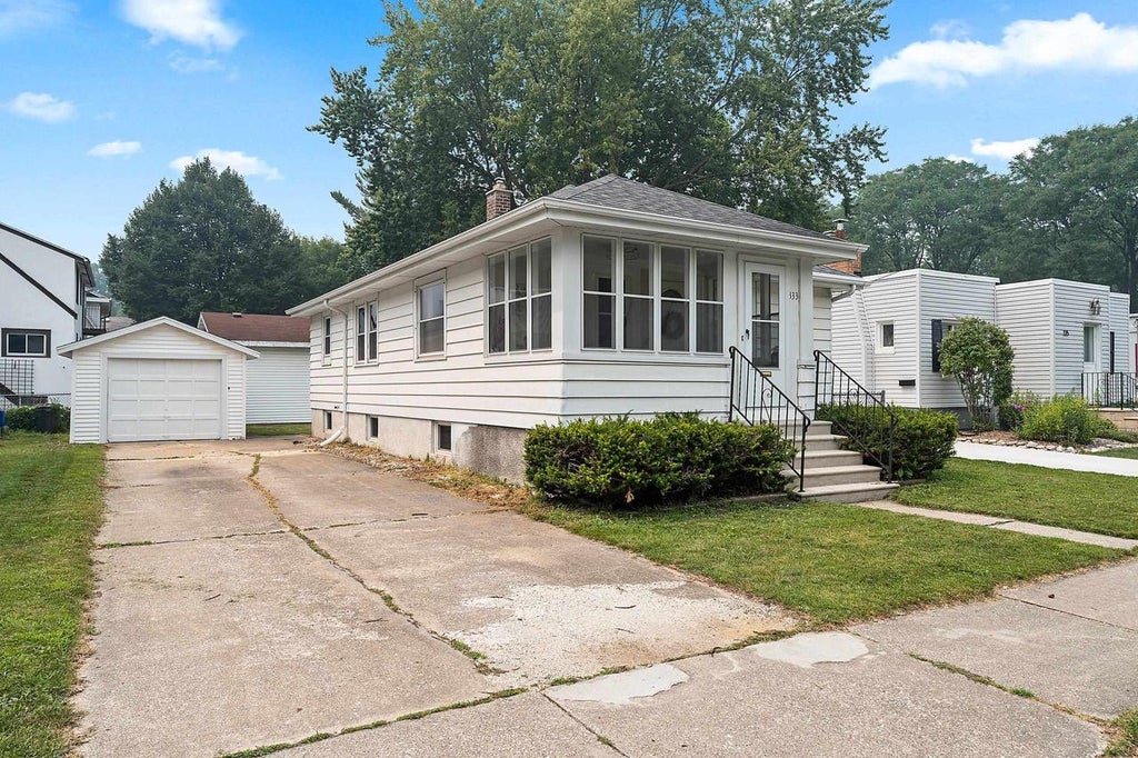 Photo of 333 Columbia AVENUE, Green Bay, WI 54303 (MLS # 50329335)