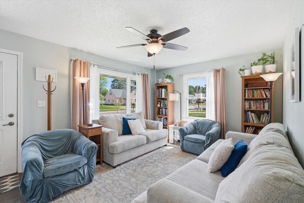 Photo of 103 E Grant AVENUE, Eau Claire, WI 54701 (MLS # 1601141)