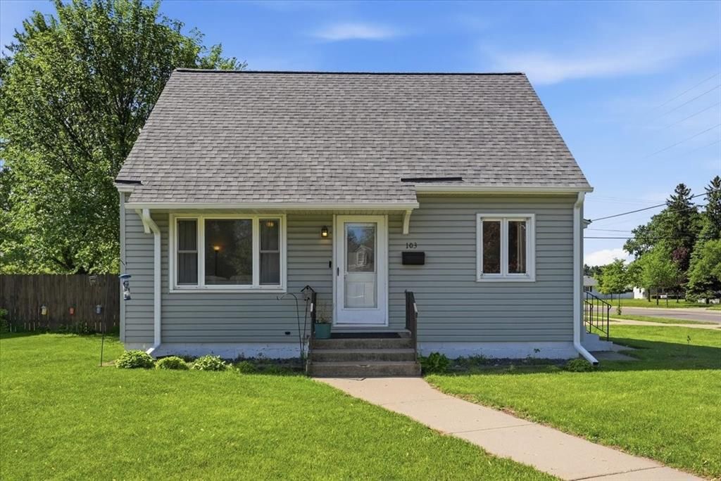 Photo of 103 E Grant AVENUE, Eau Claire, WI 54701 (MLS # 1601141)