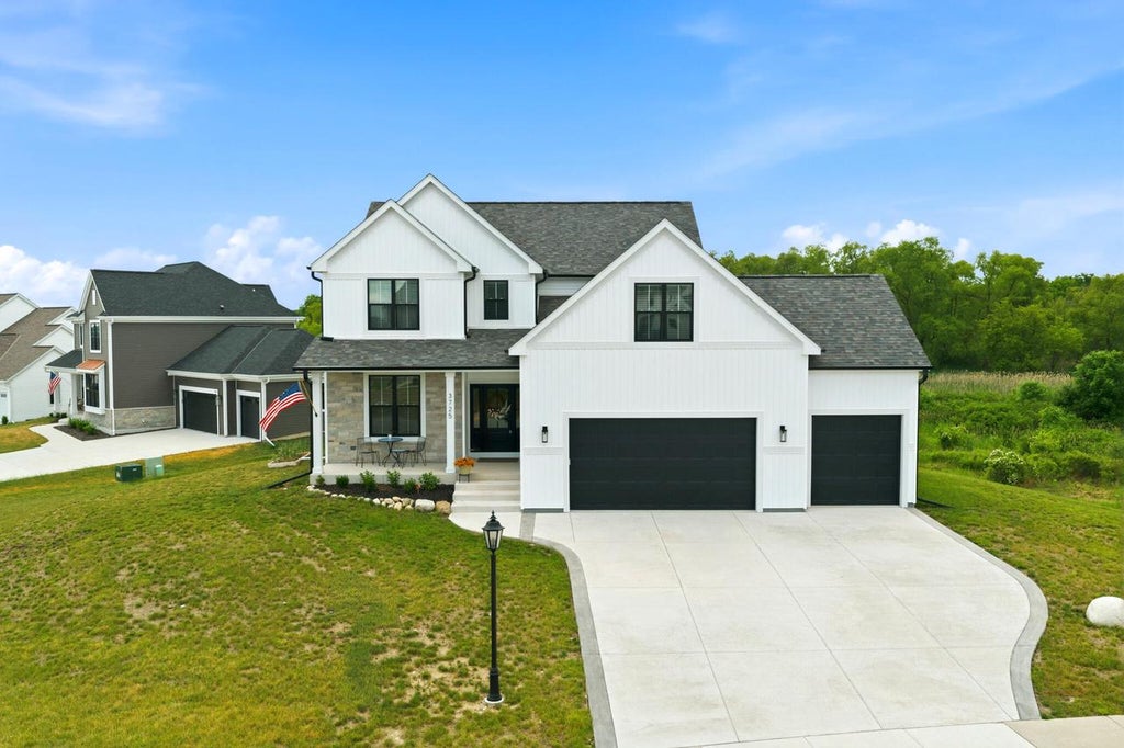 Photo of 3725 Olde Howell ROAD, Waukesha, WI 53186 (MLS # 1965460)