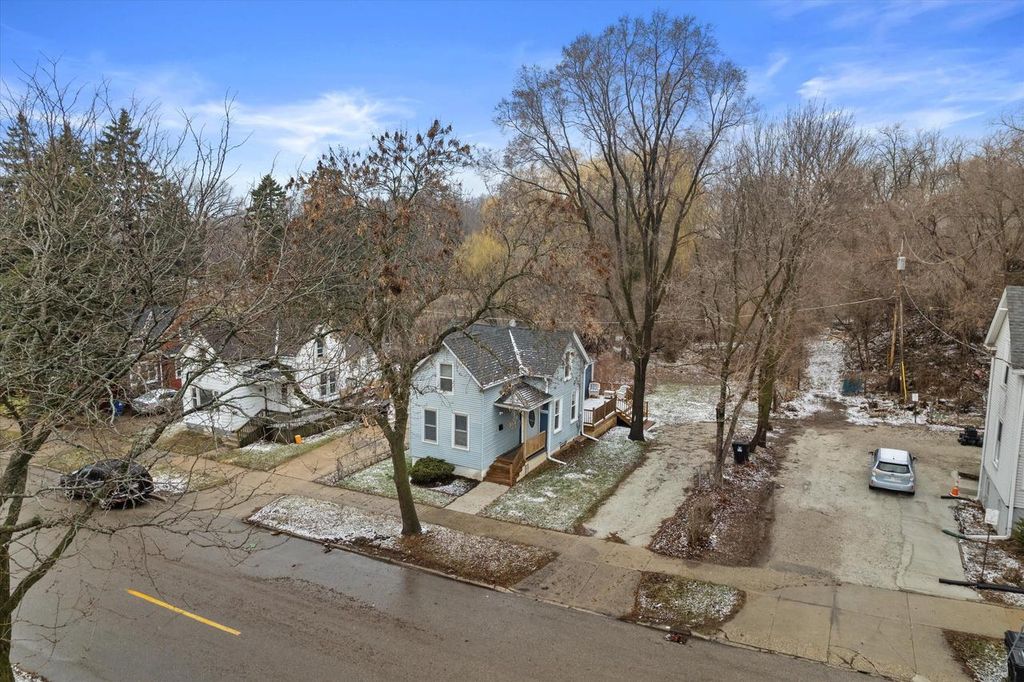 Photo of 1610 Liberty STREET, Racine, WI 53404 (MLS # 1953747)