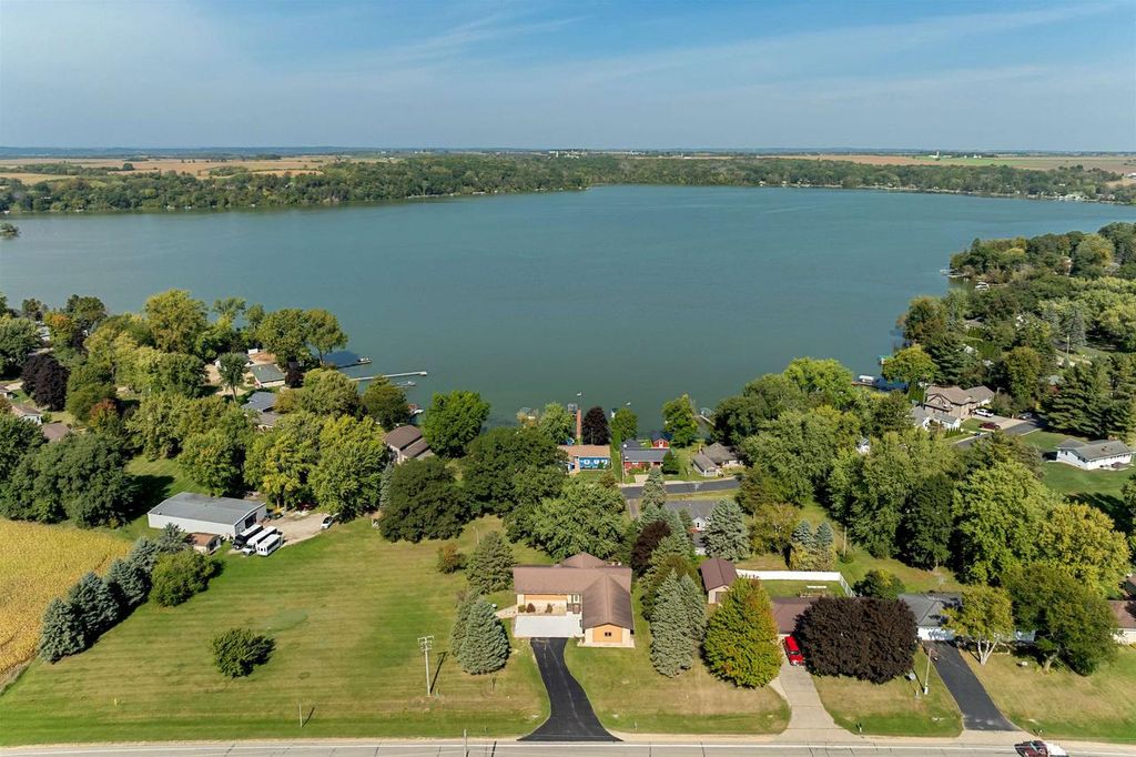 Photo of W2102 State Road 44, Markesan, WI 53946 (MLS # 2010189)