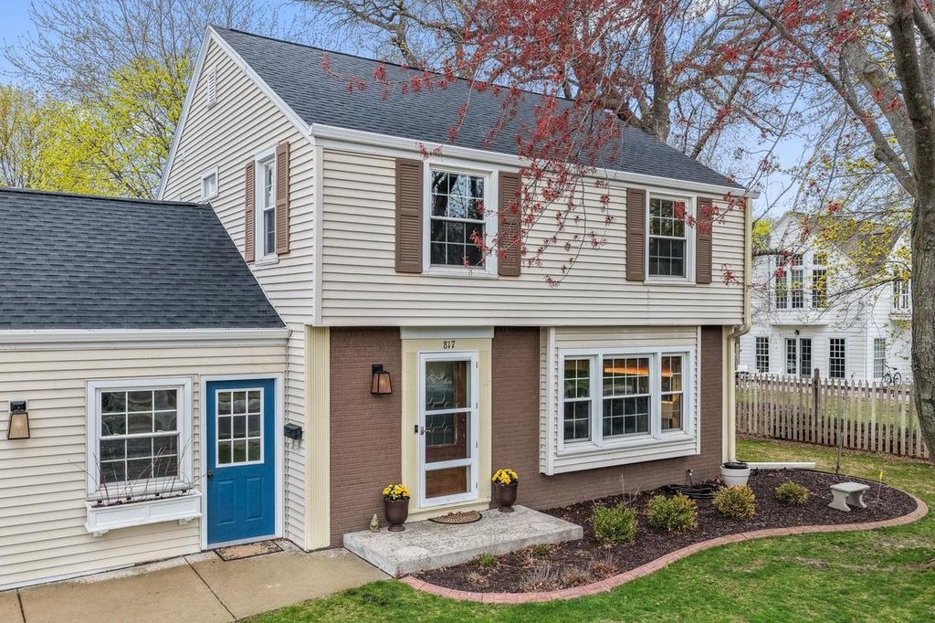 Photo of 817 Talbot AVENUE, De Pere, WI 54115 (MLS # 50324564)