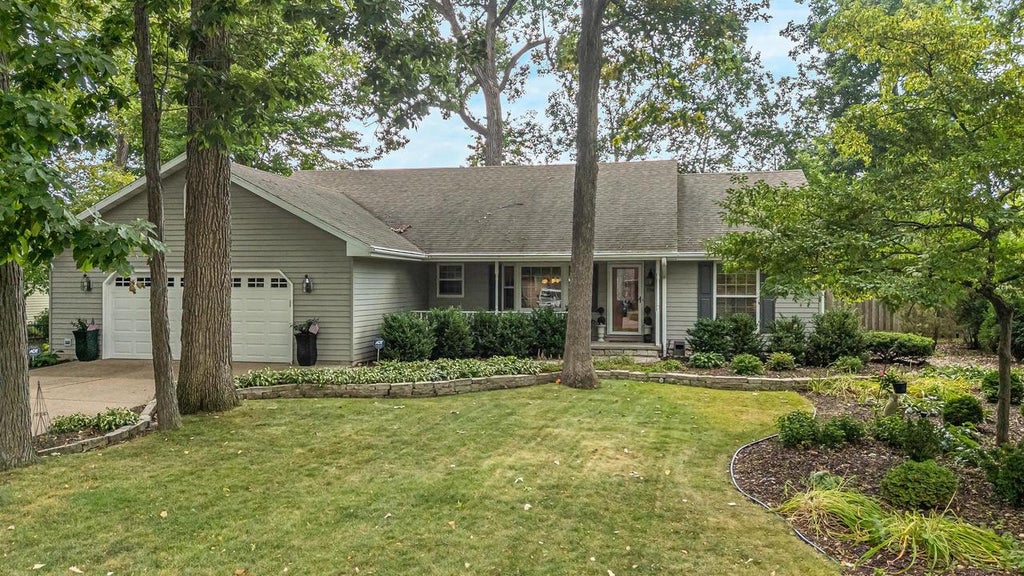 Photo of 1794 Garnet COURT, Menasha, WI 54952 (MLS # 50331725)