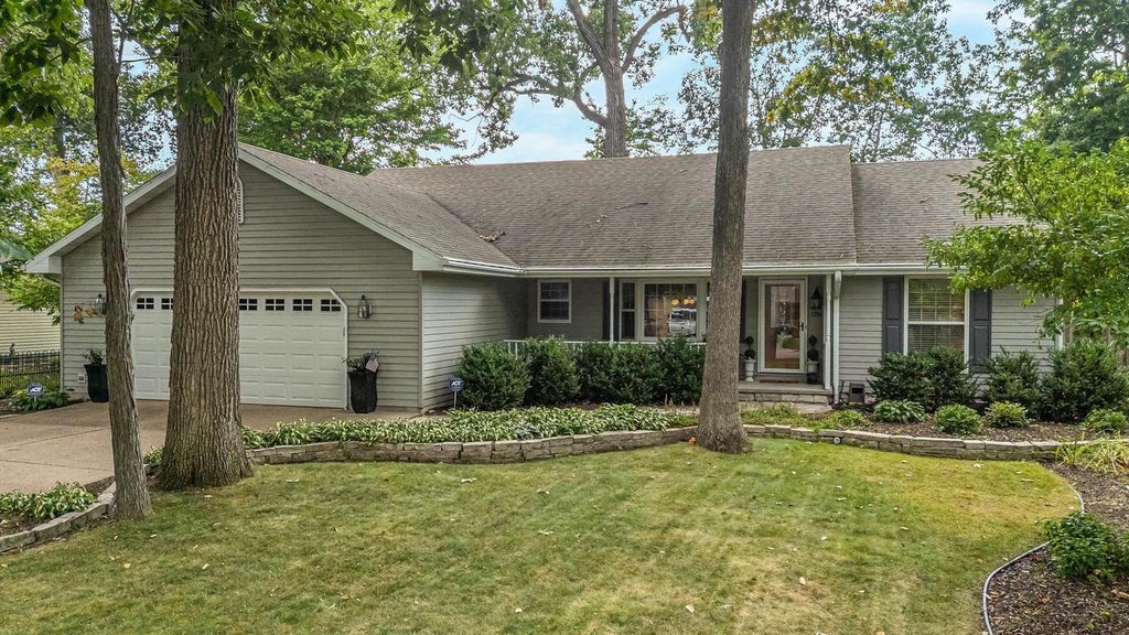 Photo of 1794 Garnet COURT, Menasha, WI 54952 (MLS # 50331725)