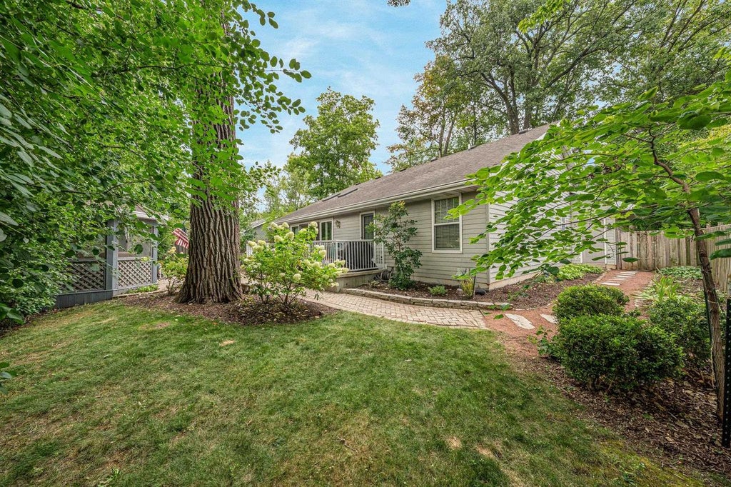 Photo of 1794 Garnet COURT, Menasha, WI 54952 (MLS # 50331725)