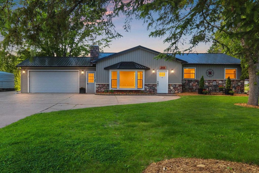 Photo of 201 Lakeside DRIVE, Clintonville, WI 54929 (MLS # 50326629)