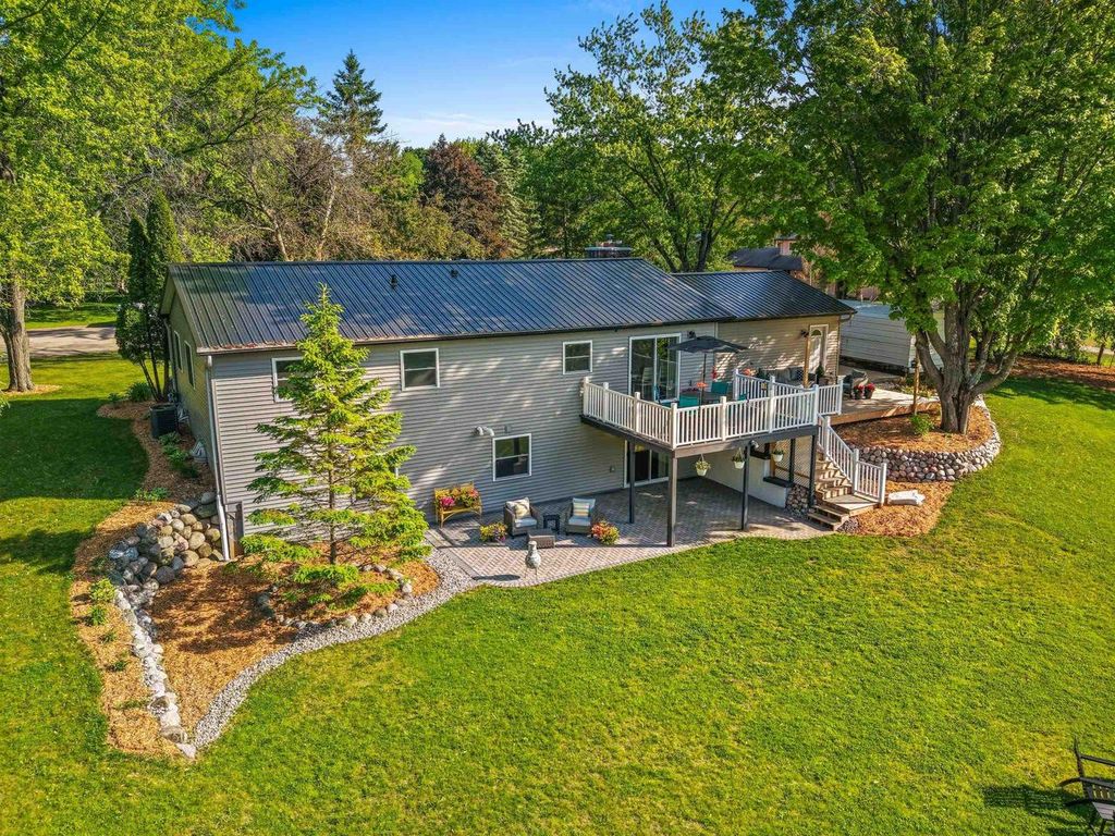 Photo of 201 Lakeside DRIVE, Clintonville, WI 54929 (MLS # 50326629)
