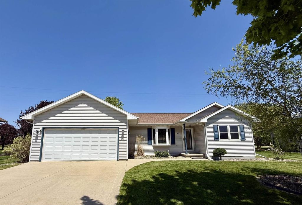 Photo of 975 Whippoorwill LANE, Fond Du Lac, WI 54935 (MLS # 50325617)