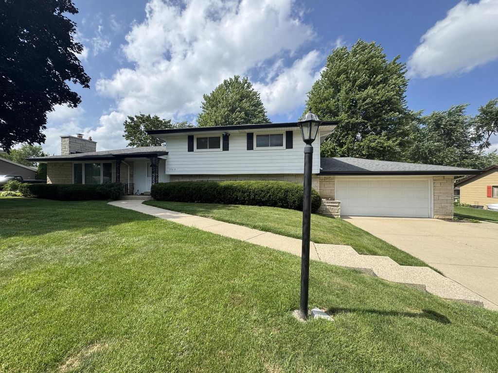 Photo of 17010 W Salentine DRIVE, New Berlin, WI 53151 (MLS # 1959744)