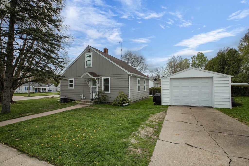 Photo of 161 Garfield AVENUE, Clintonville, WI 54929 (MLS # 50325218)