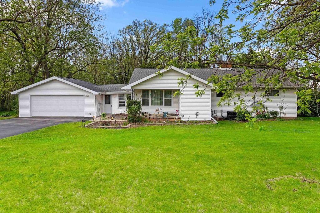 Photo of 1731 Oakridge PLACE, Neenah, WI 54956 (MLS # 50325823)