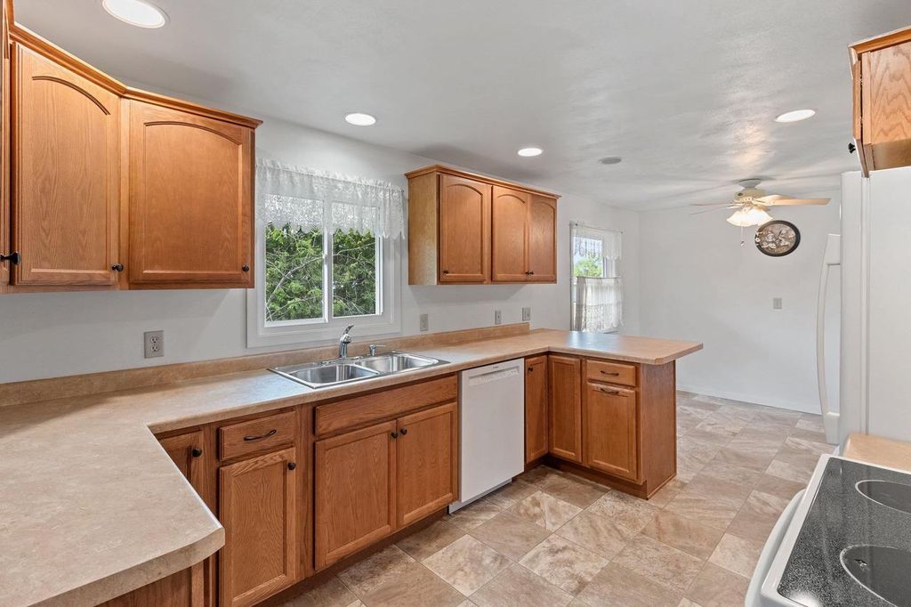 Photo of 1731 Oakridge PLACE, Neenah, WI 54956 (MLS # 50325823)