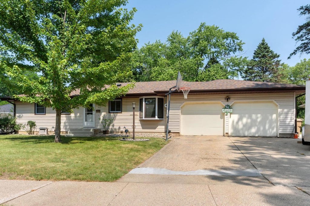Photo of 4620 Hermsmeier LANE, Madison, WI 53714 (MLS # 2029303)