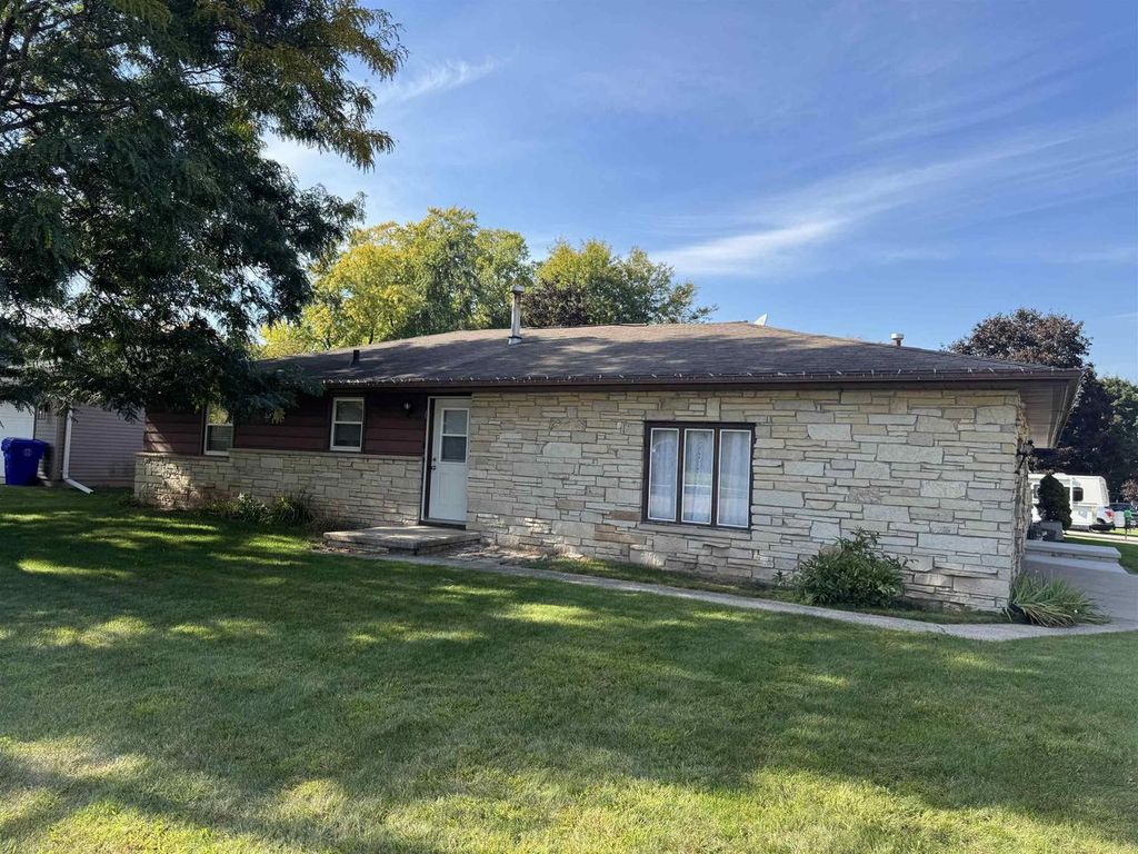 Photo of 1031 Melrose COURT, Kaukauna, WI 54130 (MLS # 50316085)
