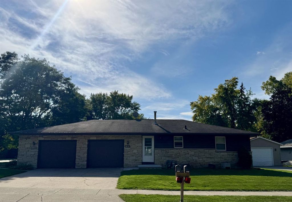 Photo of 1031 Melrose COURT, Kaukauna, WI 54130 (MLS # 50316085)