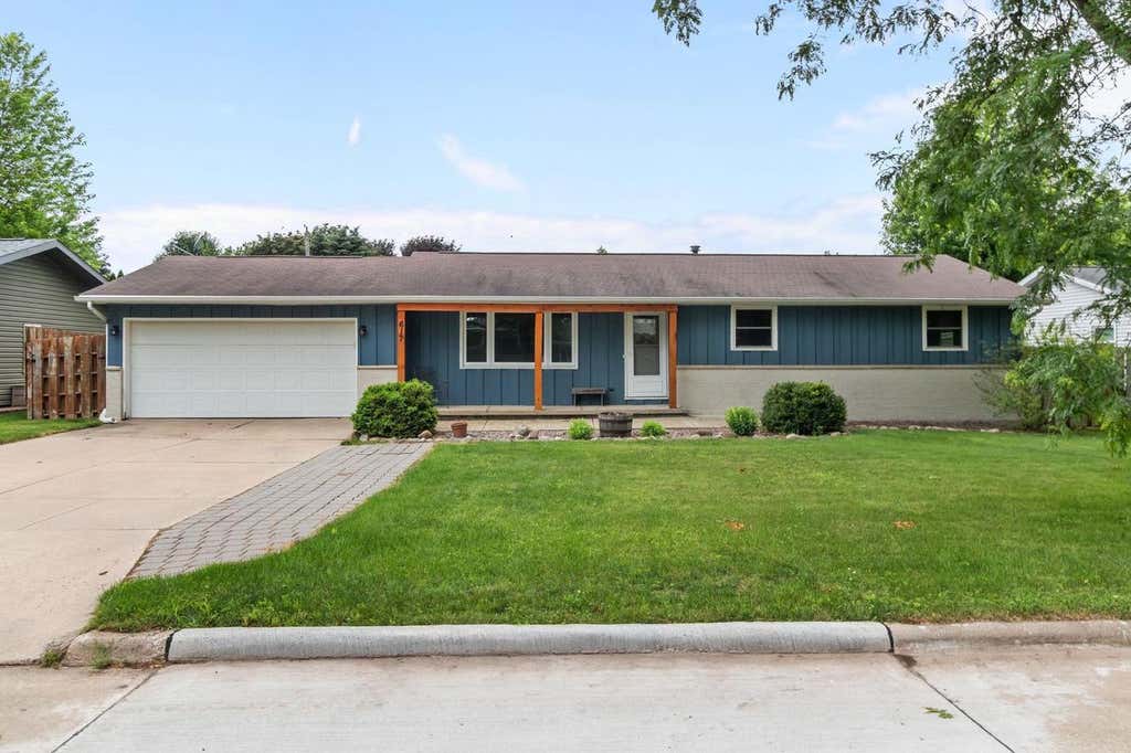 Photo of 617 N Canterbury DRIVE, Appleton, WI 54915 (MLS # 50328881)