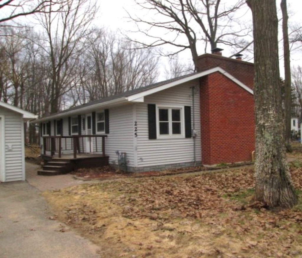 Photo of 225 Case AVENUE, Junction City, WI 54443 (MLS # 22601651)