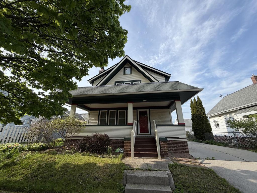 Photo of 1126 Oakland AVENUE, Sheboygan, WI 53081 (MLS # 1963324)