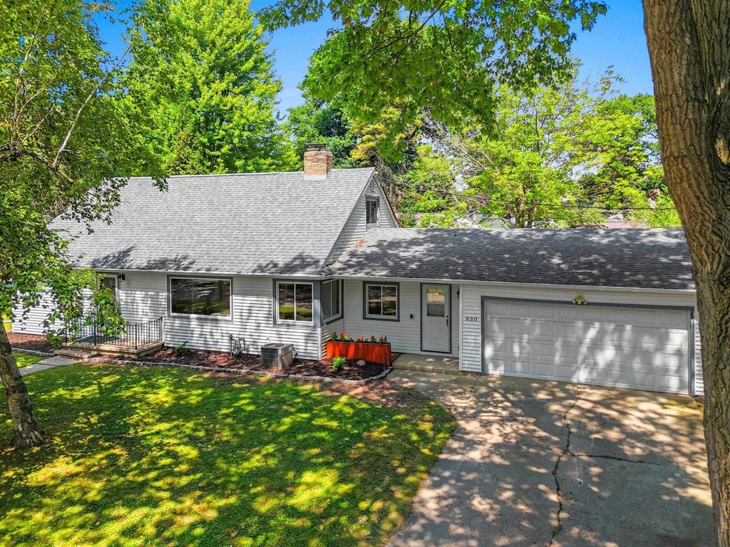 Photo of 630 W Riverview DRIVE, Appleton, WI 54915 (MLS # 50315948)