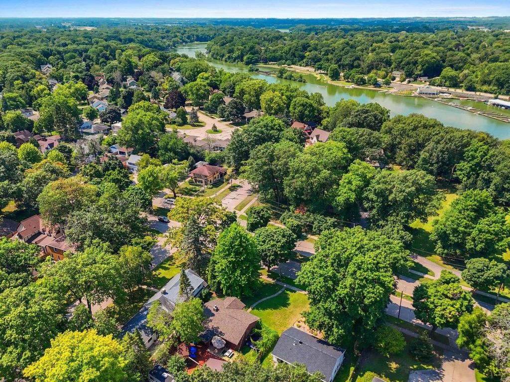 Photo of 630 W Riverview DRIVE, Appleton, WI 54915 (MLS # 50315948)