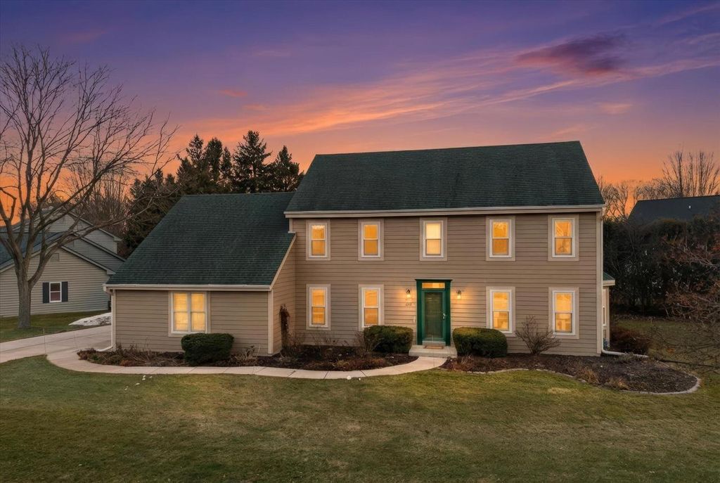 Photo of 387 W Juniper DRIVE, Grafton, WI 53024 (MLS # 1946767)